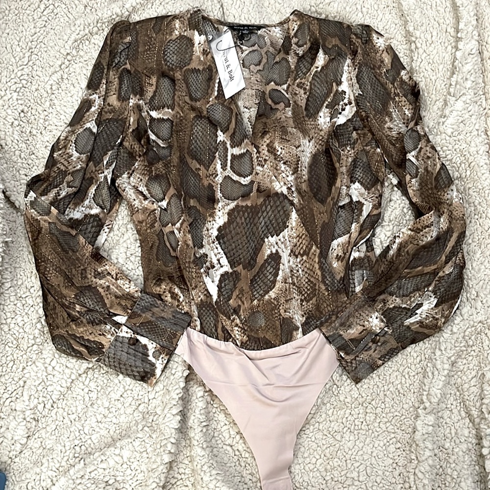 NWT- Strut & Bolt - S